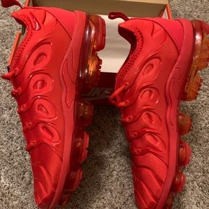 Nike Vapormax Plus “Triple Red”